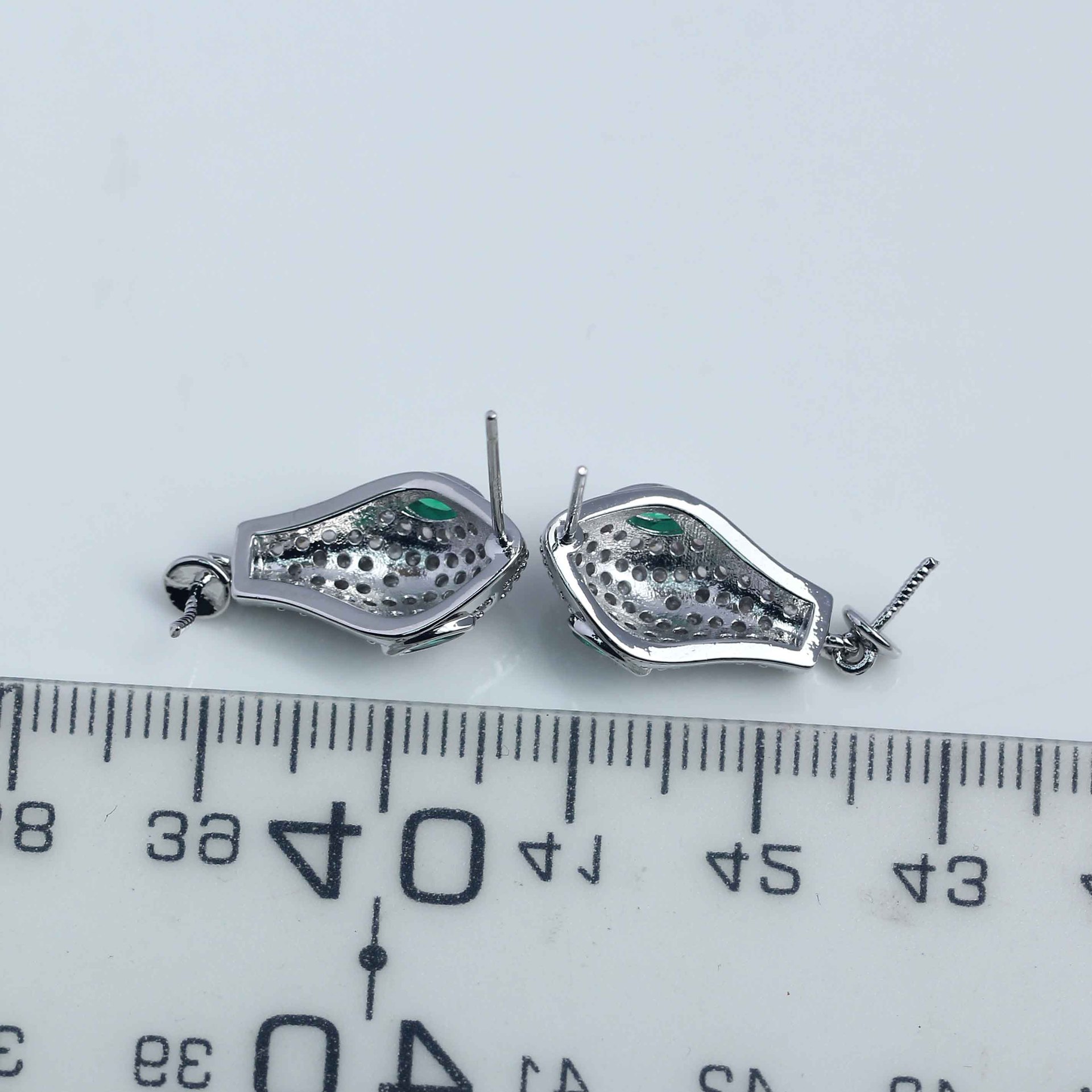 E116 Gold Plated Copper Serpen - Pearl Stud Earrings recension och pris